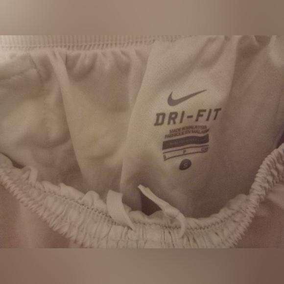 NIKE DRI FIT SHORTS SIZE SMALL - Picture 5 of 5